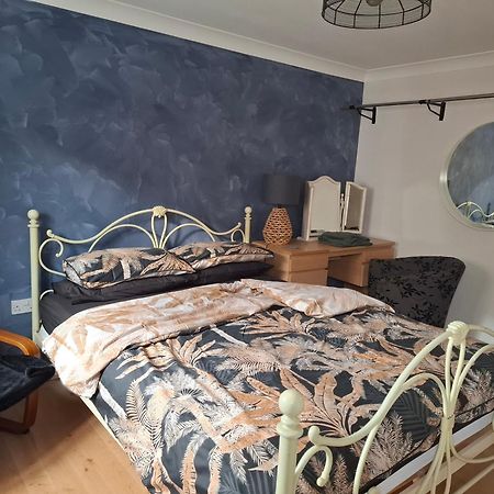 Driftmark Beachfront Location Aberavon Beach Sea Views Large Driveway Parking Private Site Fibre Optic Wi Fi Port Talbot Buitenkant foto